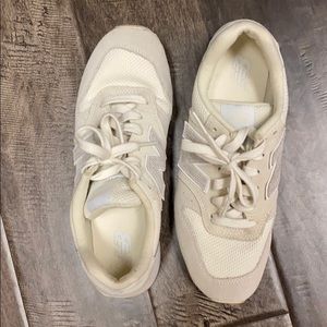 New Balance tennis shoes